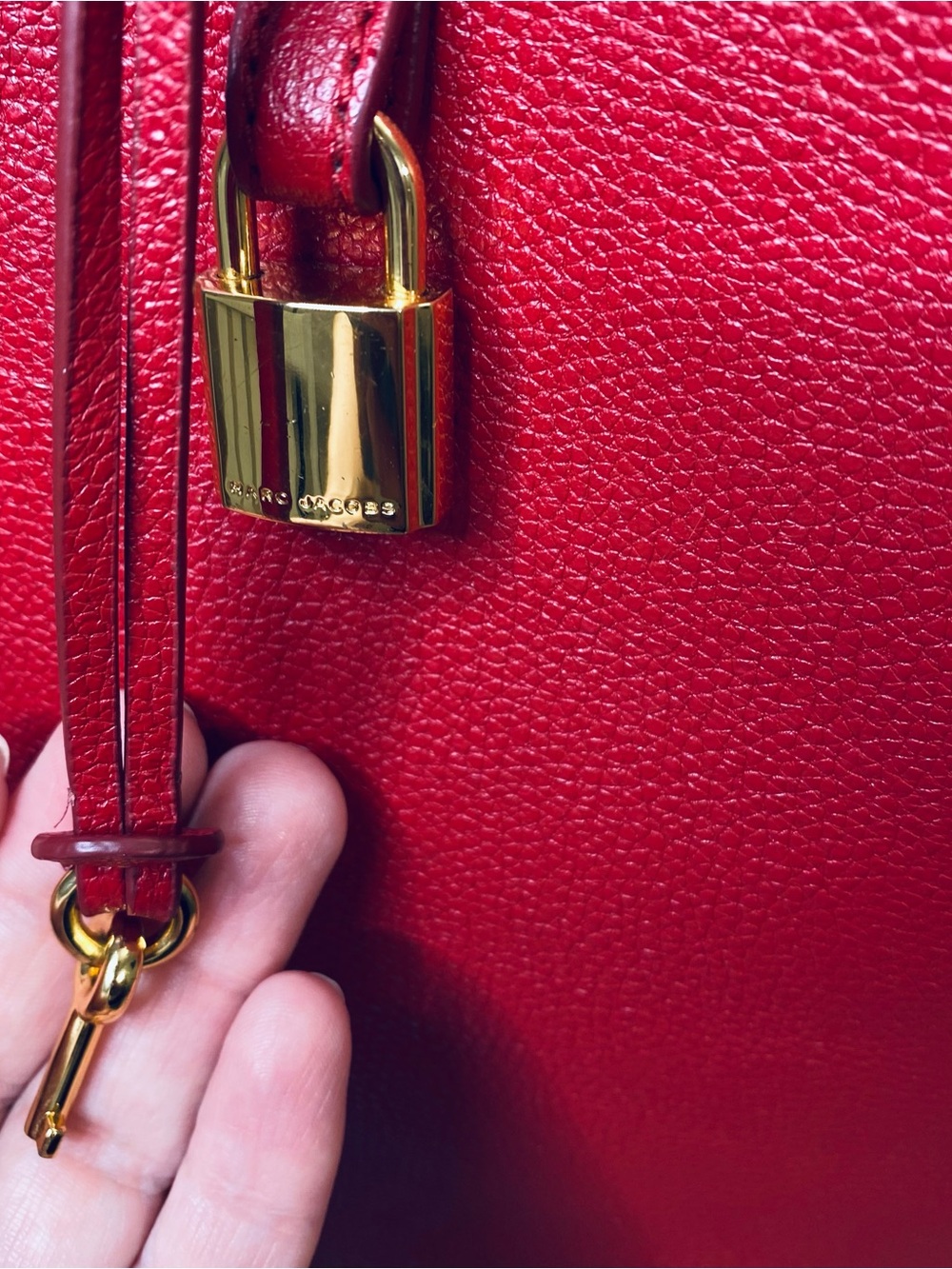 Marc Jacobs The Grind Leather Tote Bag Fire Red Gold Hardware Padlock Charm - Picture 4 of 14